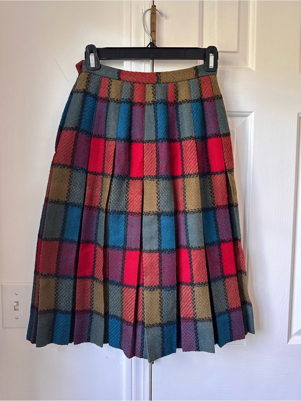 Vintage 1960s/1970s Old Colony Red Blue Plaid Pleated Skirt Approx S or XS